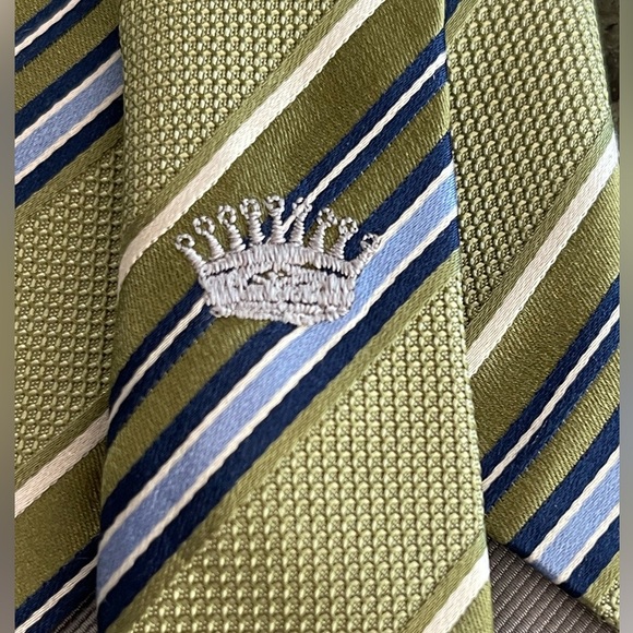 🔥🔥Countess Mara 100% silk tie. Gorgeous & classic stripe - sage/olive/blue - Picture 4 of 5